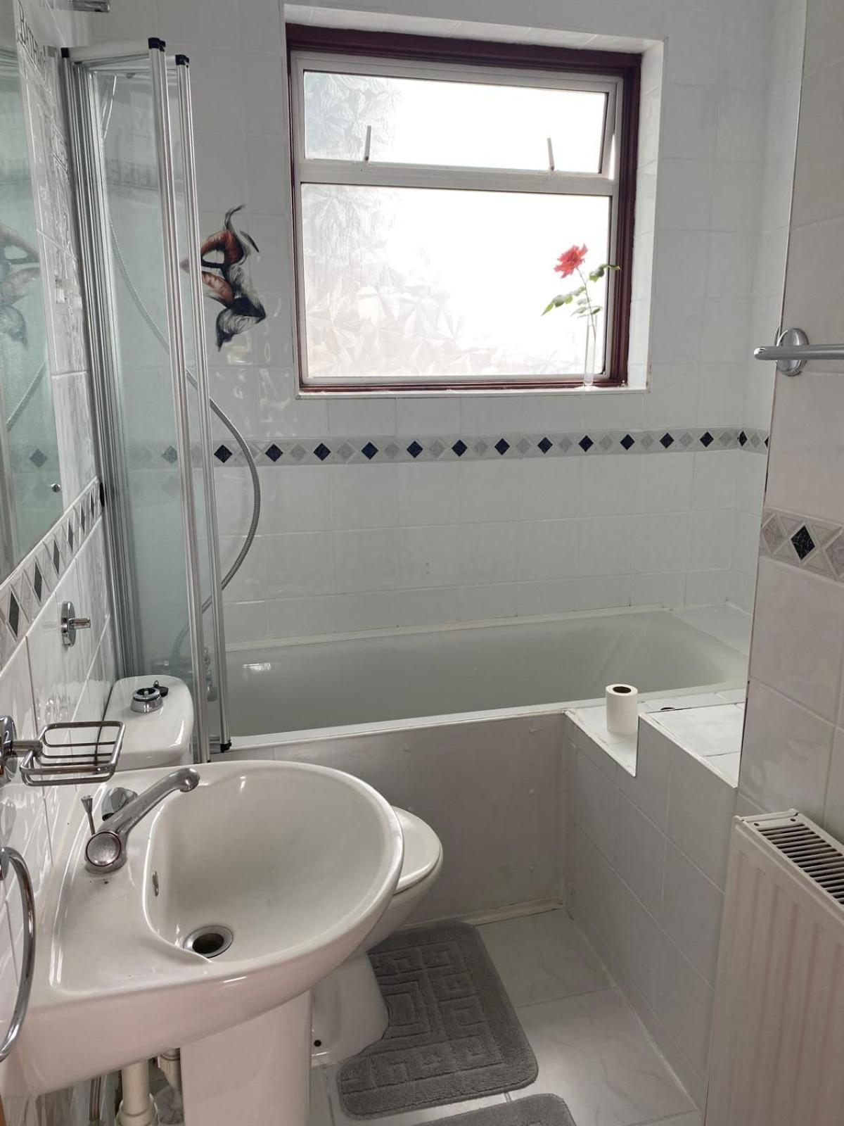 Lovely Rooms In West London Northolt  ภายนอก รูปภาพ