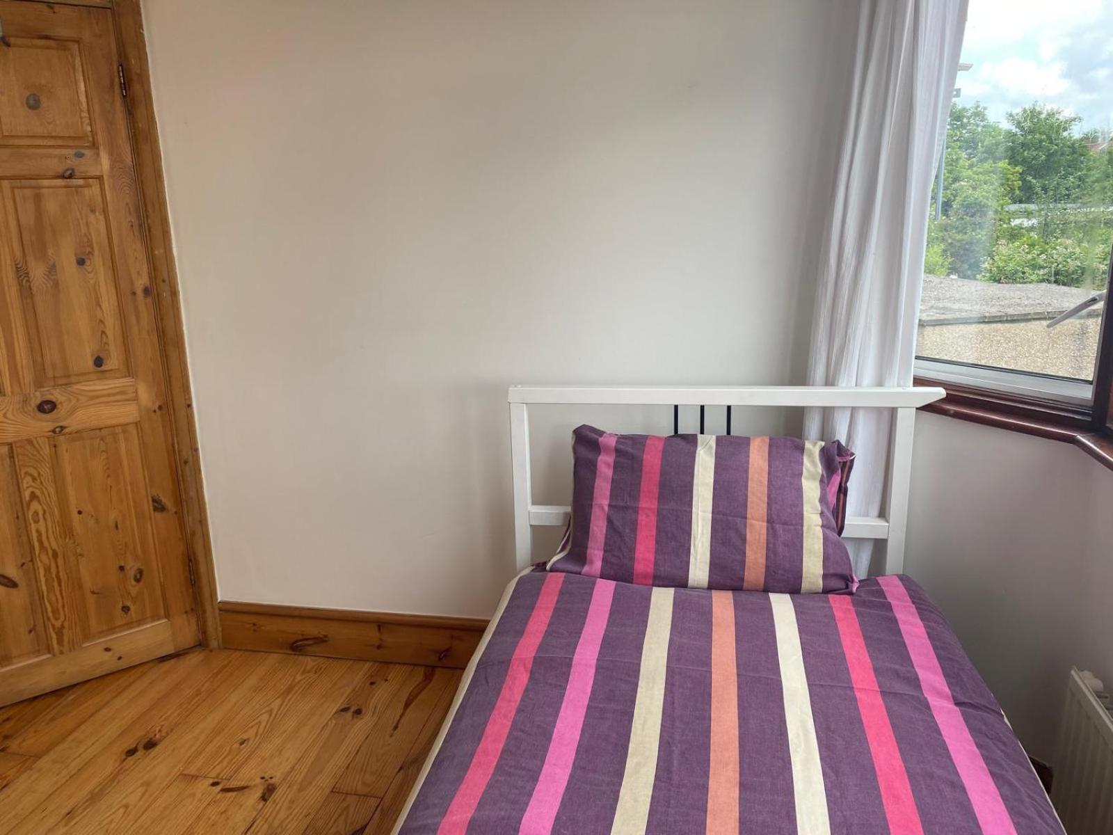 Lovely Rooms In West London Northolt  ภายนอก รูปภาพ