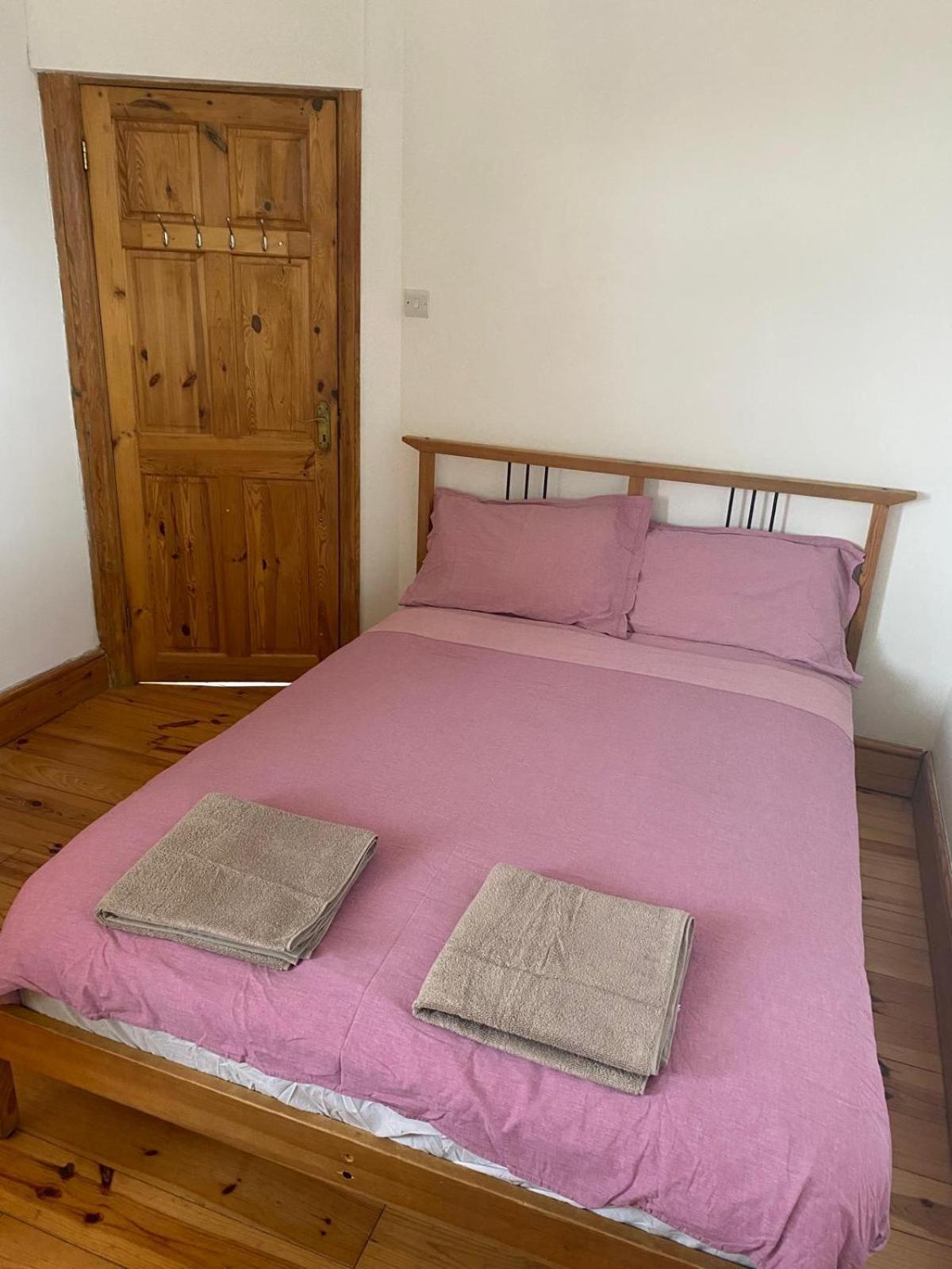 Lovely Rooms In West London Northolt  ภายนอก รูปภาพ