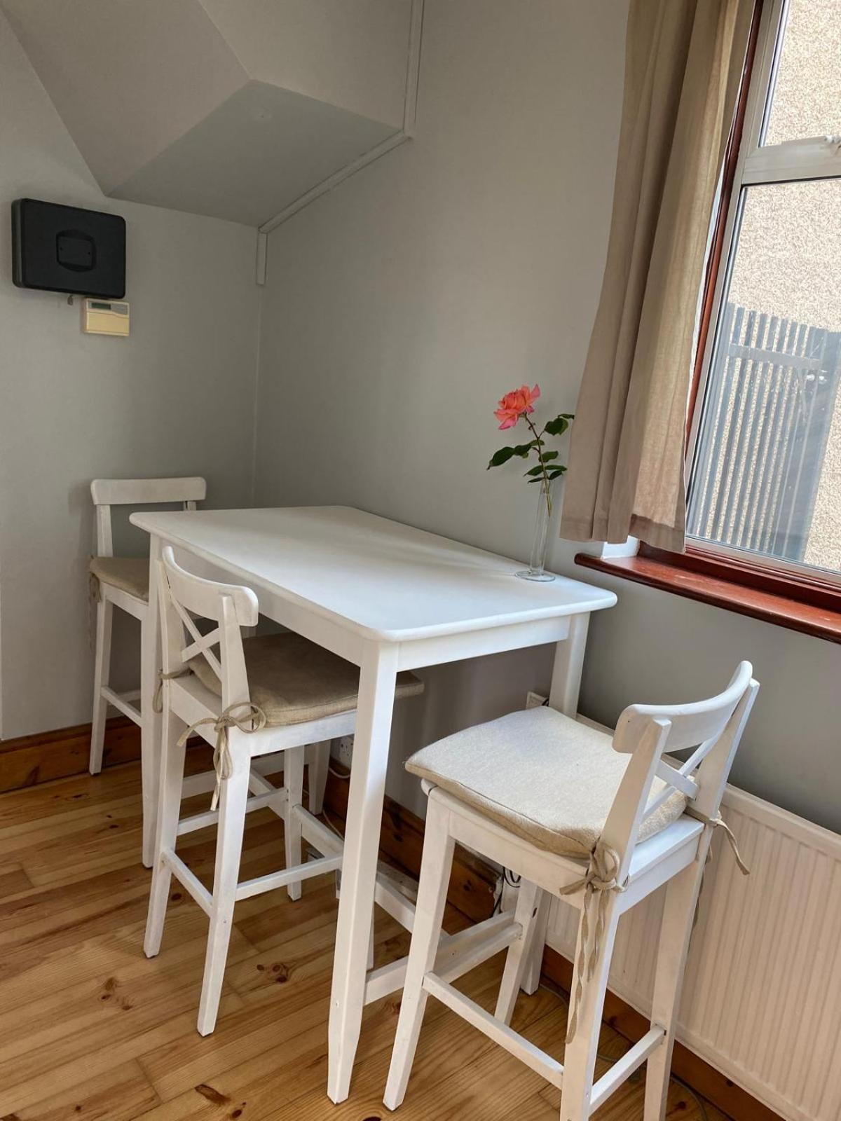 Lovely Rooms In West London Northolt  ภายนอก รูปภาพ