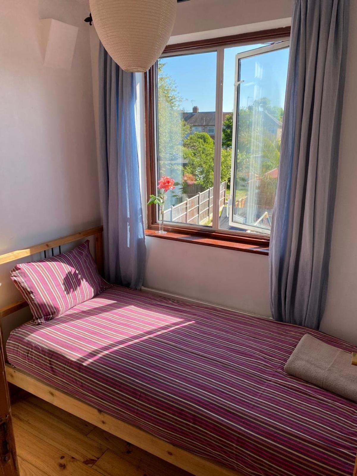 Lovely Rooms In West London Northolt  ภายนอก รูปภาพ