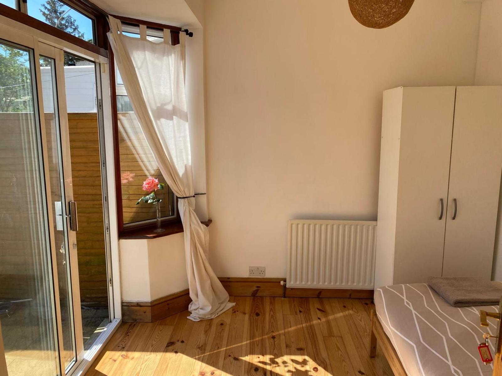 Lovely Rooms In West London Northolt  ภายนอก รูปภาพ