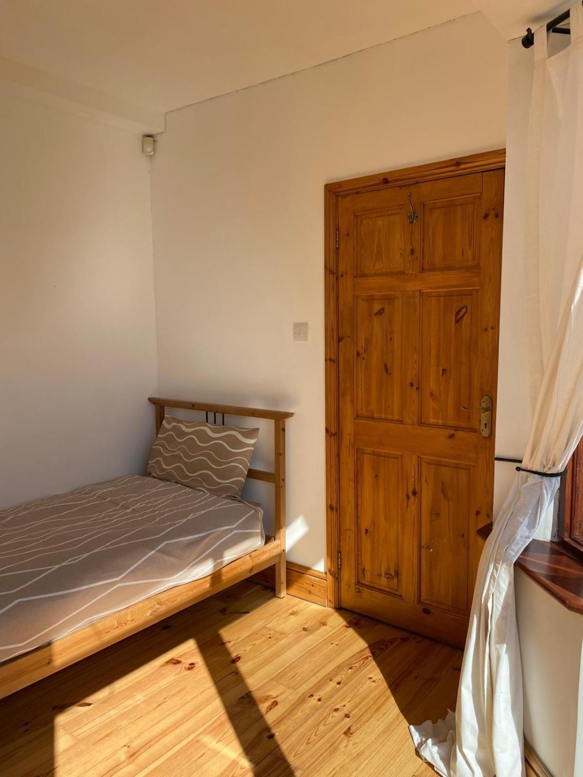 Lovely Rooms In West London Northolt  ภายนอก รูปภาพ